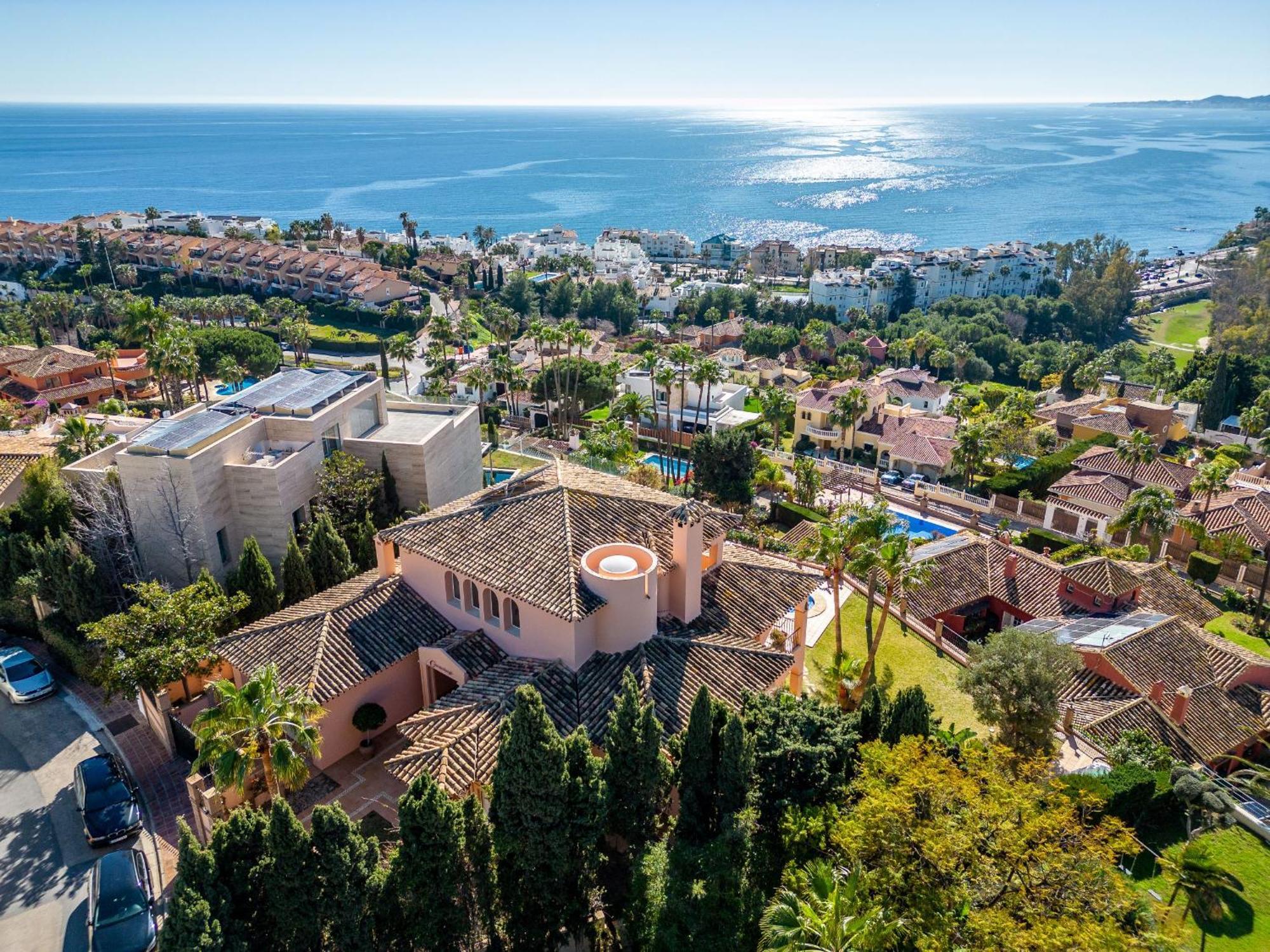 Beachside Villa With Panoramic Sea Views Бенальмадена Экстерьер фото