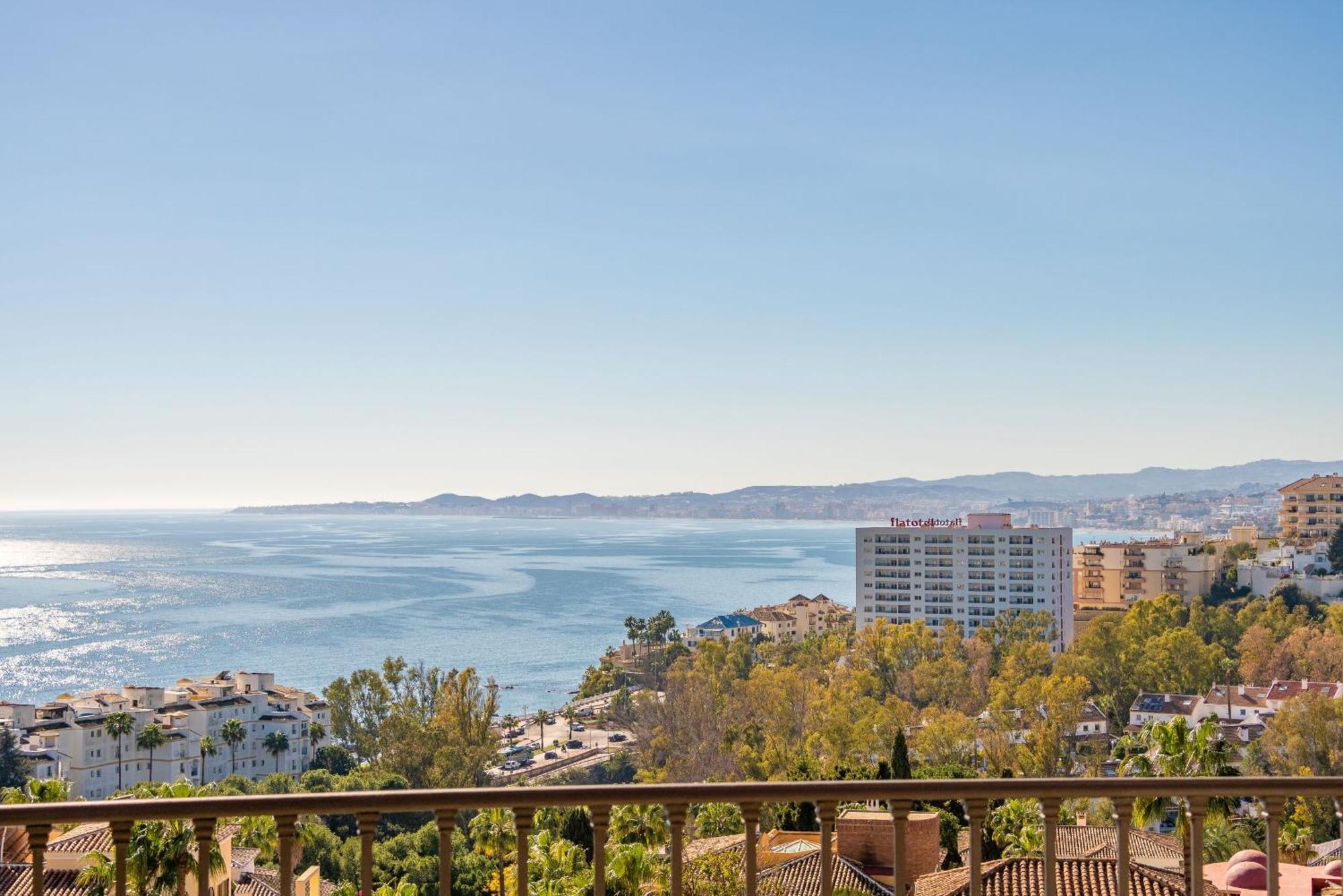 Beachside Villa With Panoramic Sea Views Бенальмадена Экстерьер фото