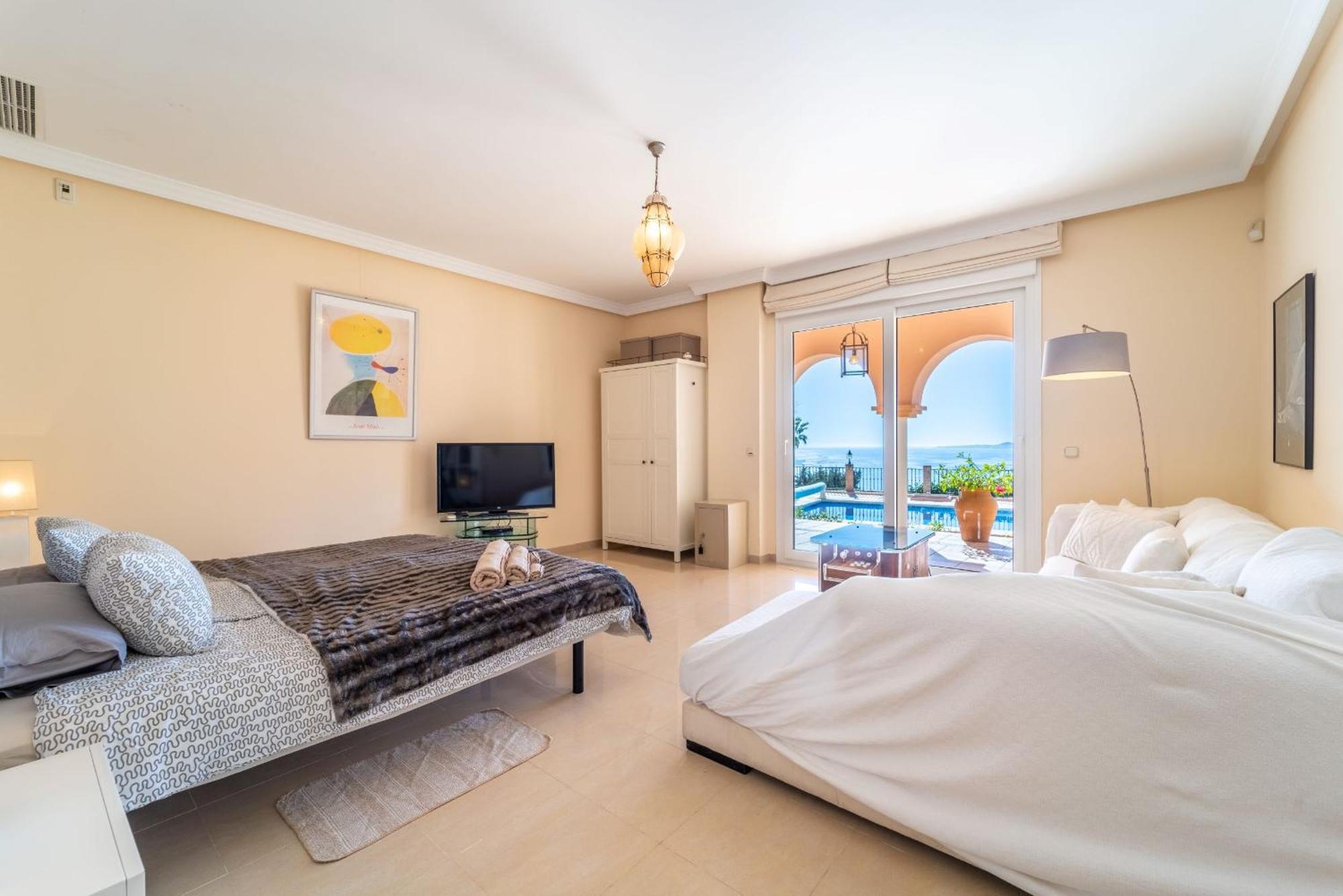 Beachside Villa With Panoramic Sea Views Бенальмадена Экстерьер фото