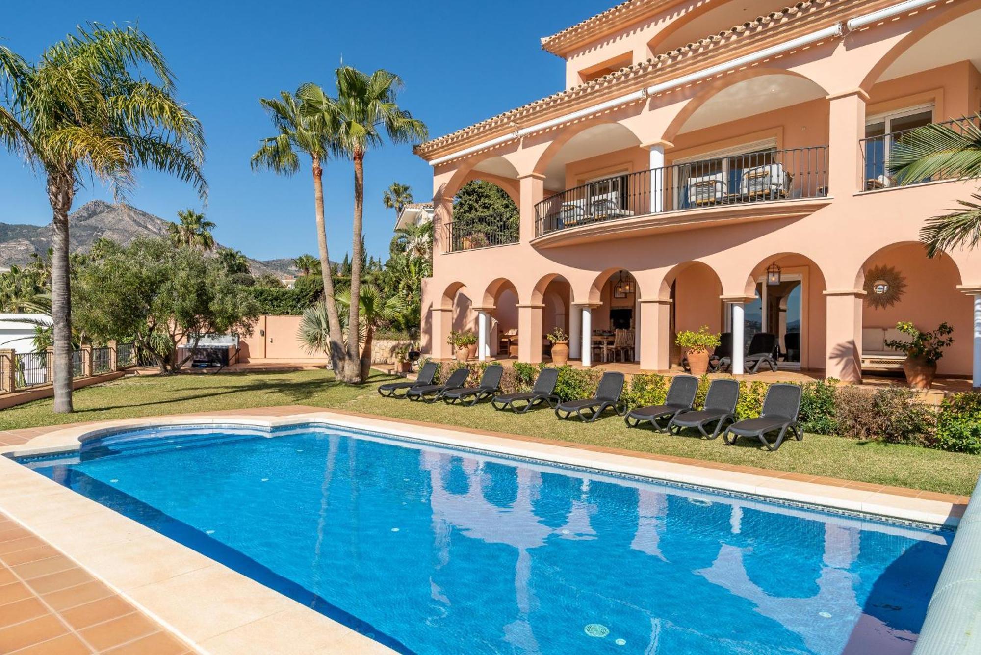 Beachside Villa With Panoramic Sea Views Бенальмадена Экстерьер фото