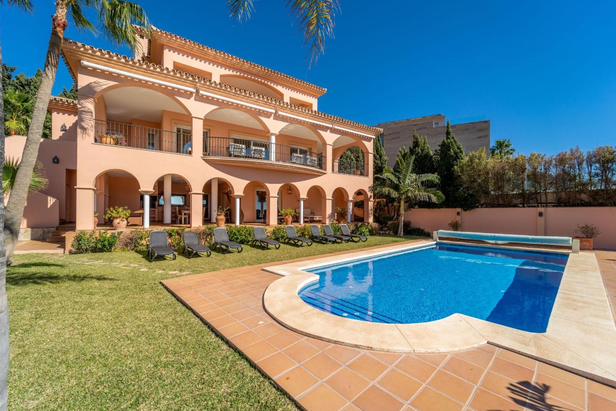 Beachside Villa With Panoramic Sea Views Бенальмадена Экстерьер фото